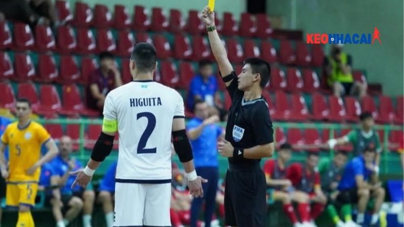 thu-mon-so-1-the-gioi-higuita-bi-phat-the-vang-bi-sai-quy-dinh-trang-phuc thu-mon-so-1-the-gioi-higuita-bi-phat-the-vang-bi-sai-quy-dinh-trang-phuc