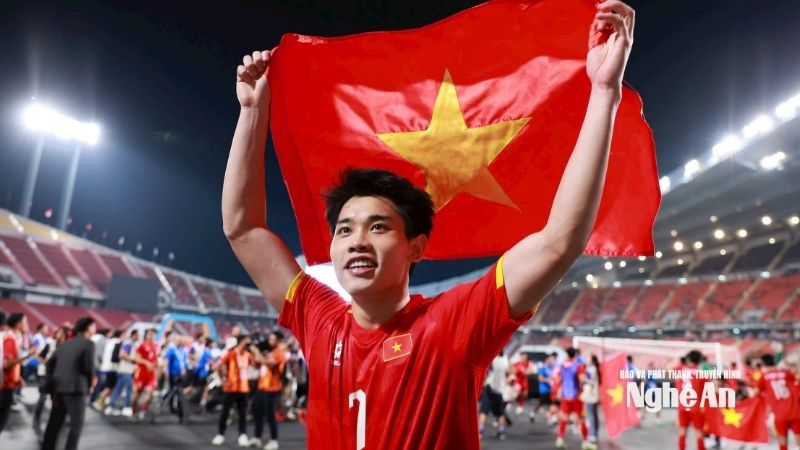 nguyen-dinh-bac-duoc-afc-vinh-danh-sau-man-trinh-dien-an-tuong-cho-u23-viet-nam-1.